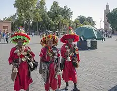 Anochecer en la Plaza de Yamaa el Fna. En la imagen los aguadores tradicionales.