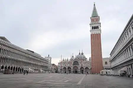 Vista con la plaza de San Marcos