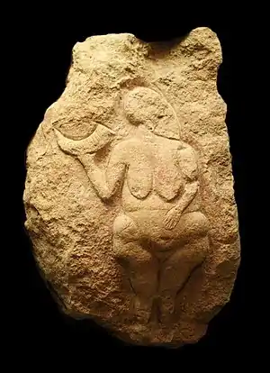 Figura femenina:Venus de Laussel (Burdeos, Francia)