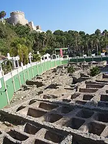 Restos de instalaciones de industria conservera de pescado en Almuñecar (de época posterior).