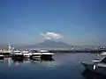 Vista del Vesubio desde el puerto.