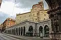 La Iglesia de San Esteban, inicio de los pórticos de la parte alta de la Via XX Settembre