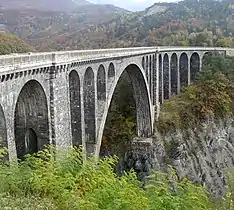 Viaducto ferroviario de Roizonne (1928), uno de los últimos grandes puentes en mampostería en Francia