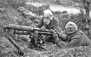 Soldados británicos con una Vickers, usando máscaras antigás en la Batalla del Somme.