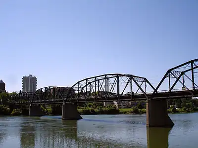 El puente del Tráfico (1907) en Saskatoon, Canadá