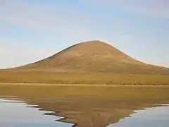 Colina en el lago Elgygytgyn, Chukotka, Rusia