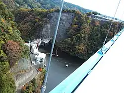 Vista de la represa desde el puente Ryūjin.