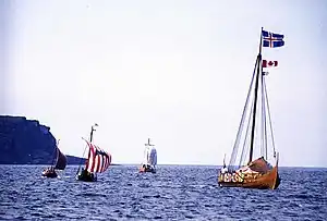 Recreación histórica moderna de un desembarco vikingo.