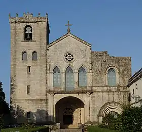 Construido en 1057, se cree que el Monasterio Benedictino de Vilar de Frades se fundó en 566 dC.