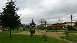 Jardines de la Villa San Pedro, cercanos a la Municipalidad comunal.