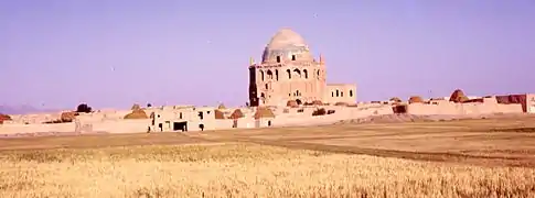 Ciudad de Soltaniyeh y cúpula en 1969.