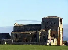 Iglesia de Villamorón vista desde el término de El Palacio (2009)