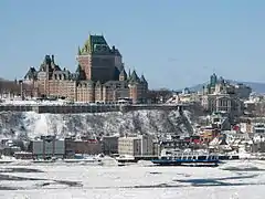 El castillo visto desde la terraza de Lévis.