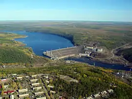 El embalse de Viliui, en el río Viliui, en la región de las tierras bajas