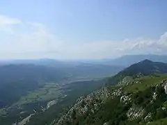 El valle Superior de Vipava visto desde la meseta de Nanos