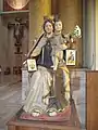 Virgen del Carmen con el escudo nacional de Chile abrazando al Niño Jesús tallado en madera nativa.