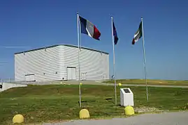 El edificio central de Virgo que alberga el láser y el espejo del divisor de haz.