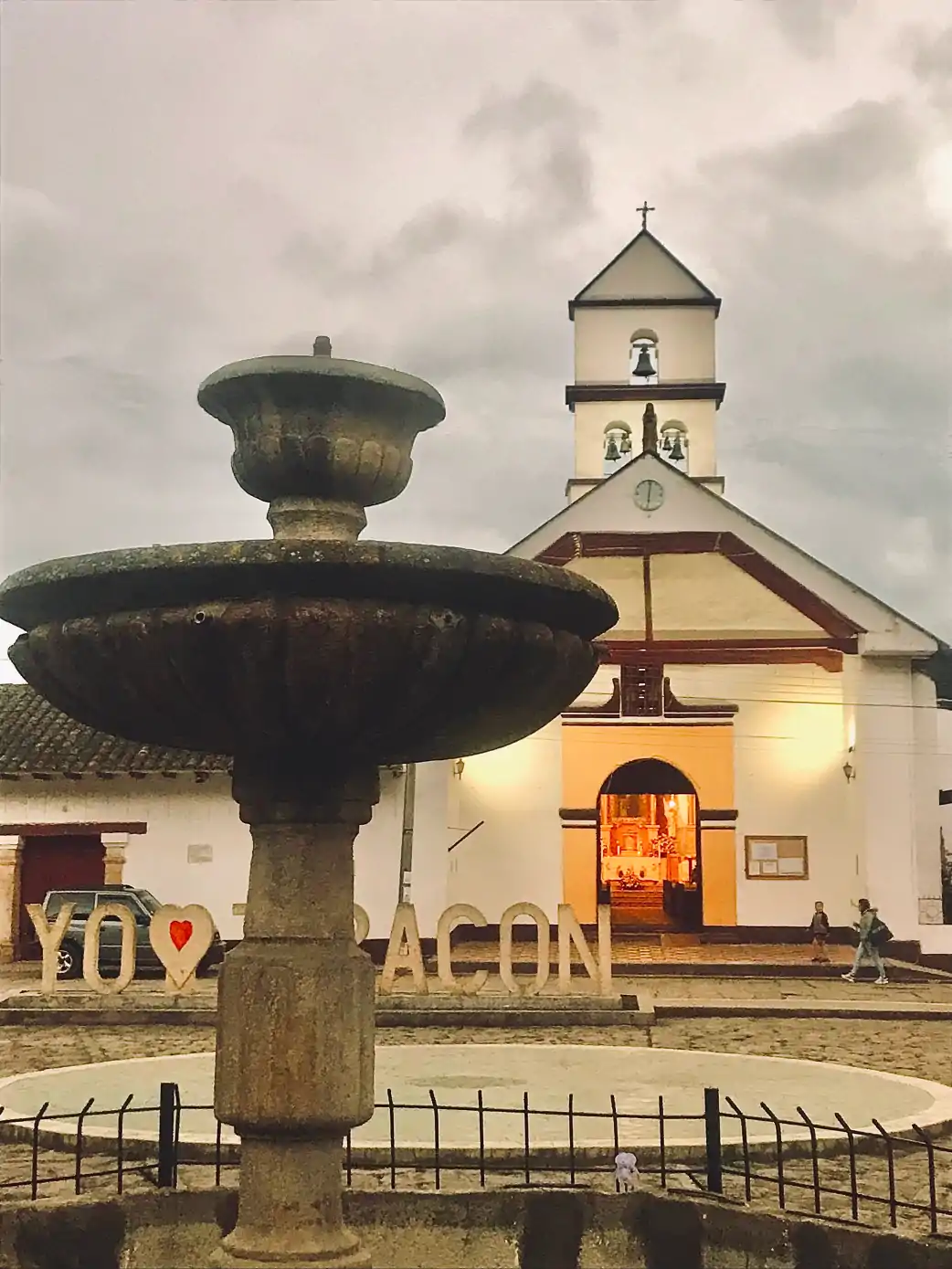 Vista del templo doctrinero de Zipacón