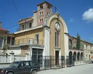 Fachada de iglesia católica en Vlora.