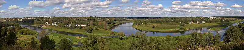 Confluencia con el Volga, el Vazuza es el río de la derecha.