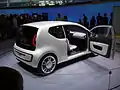 Prototipo Volkswagen up! Vista 3/4 posterior.