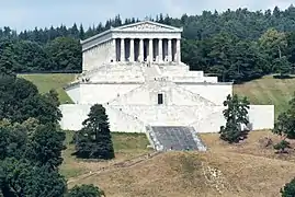 Walhalla, monumento a las glorias alemanas (1830-1842).