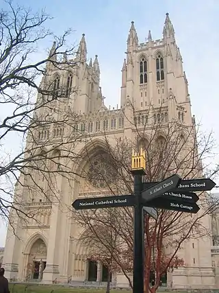 Fachada de la Catedral Nacional de Washington (The Washington National Cathedral).