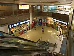 Interior del centro comercial