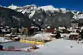 Estación base del teleférico Wengen-Männlichen y pista de patinaje