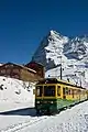 Ferrocarril Wengernalpbahn en el Wengernalp con el Eiger el fondo