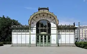 Estación de Metro en Karlsplatz. Viena