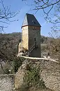 Bergfried pentagonal del castillo de Frauenstein (Wiesbaden).