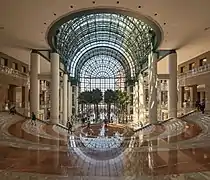 Palmeras en el interior del Winter Garden Atrium