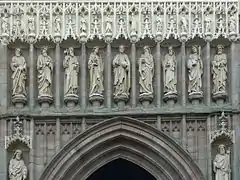 Estatuas del portal