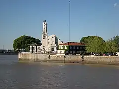 Fondeadero y espejo de agua del Yacht Club Argentino