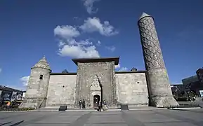 Madrasa Yakutiye en Erzurum (1310)