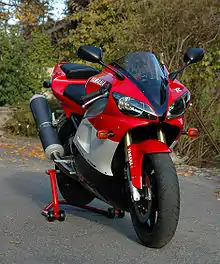 Yamaha YZF-R1 producida en el 2000