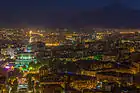 La Ópera (en primer plano, a la izquierda), con el skyline de Ereván