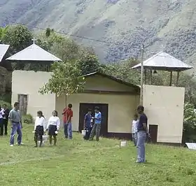 La iglesia y la plaza de armas de Yomblon, la capital de Pisuquía.