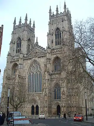 Fachada oeste de la catedral de York.