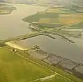 Vista de la presa del Zandkreekdam, que lo separa por el este del río Escalda Oriental