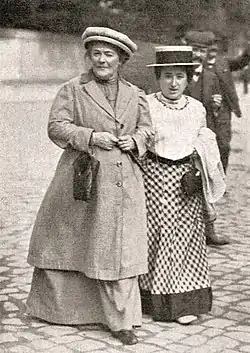 Clara Zetkin y Rosa Luxemburgo, ambas de tendencia comunista, pioneras en la reivindicación de los derechos de las mujeres.