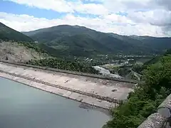 Presa hidroeléctrica de Aragvi