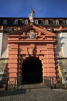 La puerta principal de la ciudadela, obra de Antonio Petrini (1660)