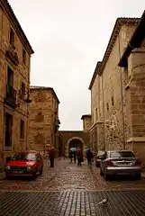 Perspectiva del arco de las cien doncellas.