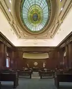 Interior de la sala del tribunal