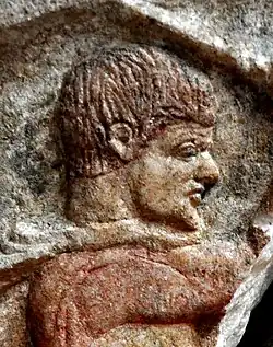 Perfil de uno de los cazadores (escena de la caza del gamo).