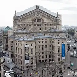 Exterior de la ópera, parte posterior.