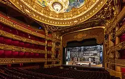 Vista de la ópera y del escenario.