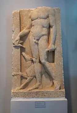 Una estela funeraria.